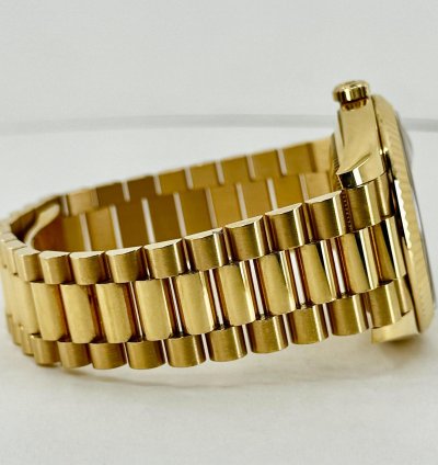 Rolex Day-date 40 40mm Fluted Bezel Yellow Gold White Roman Dial Presidential Band 228238