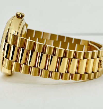 Rolex Day-date 40 40mm Fluted Bezel Yellow Gold White Roman Dial Presidential Band 228238