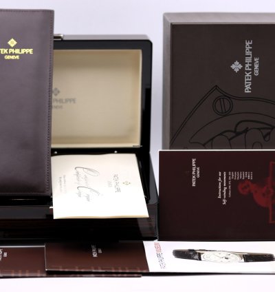 Patek Philippe Nautilus 5711g-001 White Gold Full Set 2008