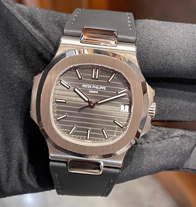 Patek Philippe Nautilus 5711g-001 White Gold Full Set 2008