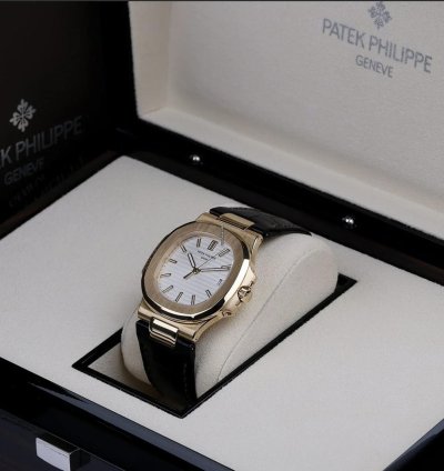Patek Philippe Nautilus 5711j 2009 Sehr Gut Full Set