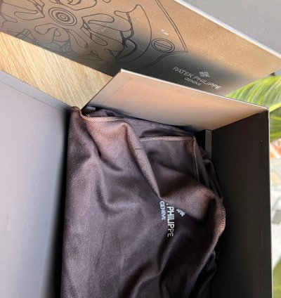 Patek Philippe Nautilus 5711j Box Papers Original Reciept