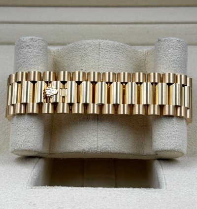 Rolex Day-date 40 40mm Green Ombre Dial Yellow Gold Bracelet 228238 Unworn 2025