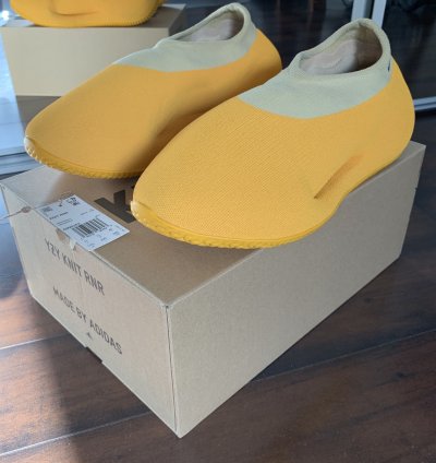 Yeezy Knit Runner - Sulfur