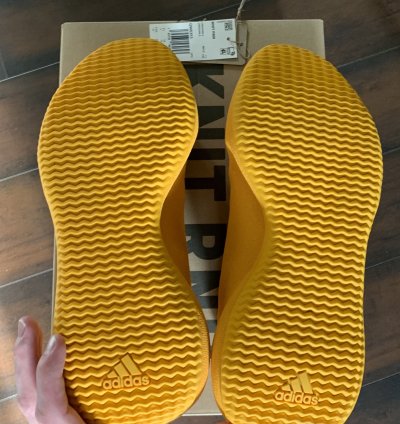 Yeezy Knit Runner - Sulfur