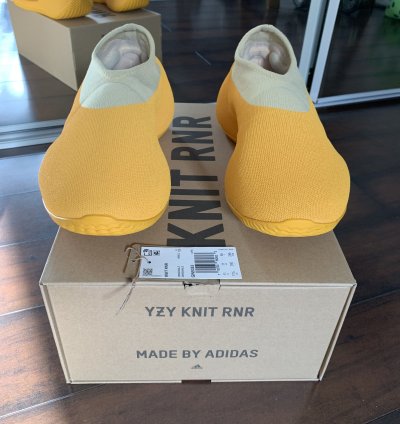 Yeezy Knit Runner - Sulfur