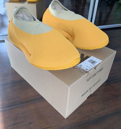 Yeezy Knit Runner - Sulfur