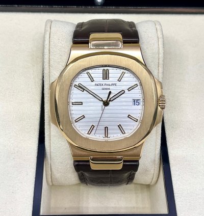 Patek Philippe Nautilus 5711j-001 Yellowgold 18kt Box Papers Like New Mint Condition