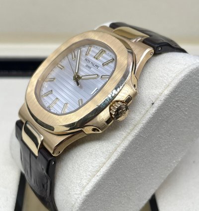 Patek Philippe Nautilus 5711j-001 Yellowgold 18kt Box Papers Like New Mint Condition