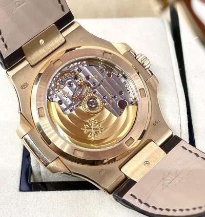 Patek Philippe Nautilus 5711j-001 Yellowgold 18kt Box Papers Like New Mint Condition