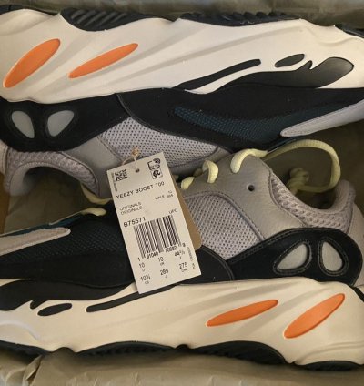 Yeezy Wave Runner 700