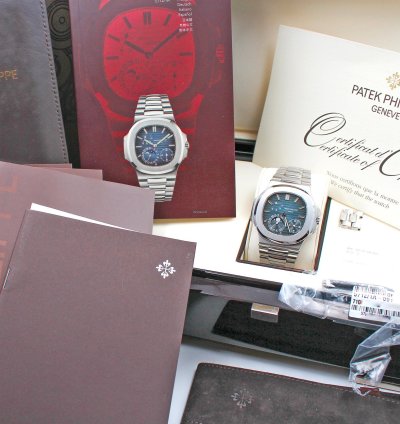 Patek Philippe Nautilus 5712 - Like New - Poin On De Gen Ve - Never Polished - Full Set