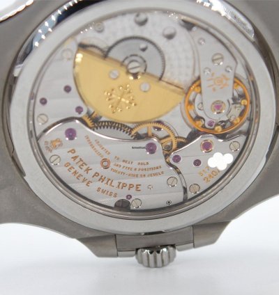 Patek Philippe Nautilus 5712 - Like New - Poin On De Gen Ve - Never Polished - Full Set