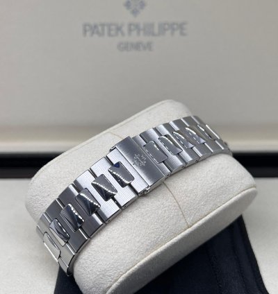 Patek Philippe Nautilus 5712 1a 5712 Blue Moon Phase Full Set 2018 Unpolished Mint Box And Papers