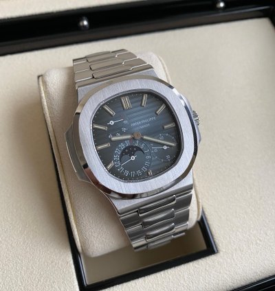 Patek Philippe Nautilus 5712 1a Nautilus Moonphase - Preowned Complete Set 2009