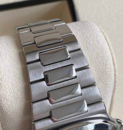 Patek Philippe Nautilus 5712 1a Nautilus Moonphase - Preowned Complete Set 2009
