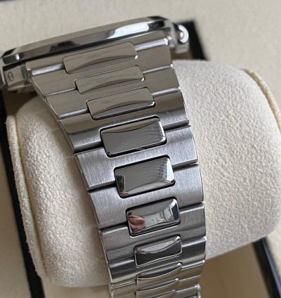 Patek Philippe Nautilus 5712 1a Nautilus Moonphase - Preowned Complete Set 2009