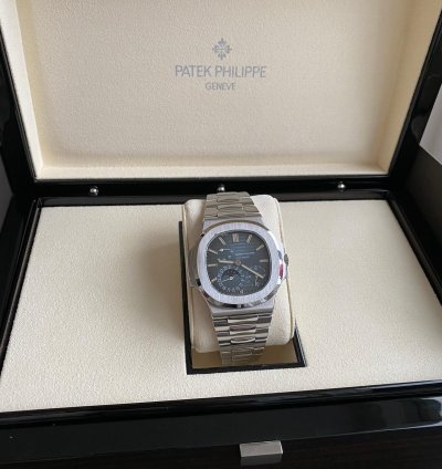 Patek Philippe Nautilus 5712 1a Nautilus Moonphase - Preowned Complete Set 2009