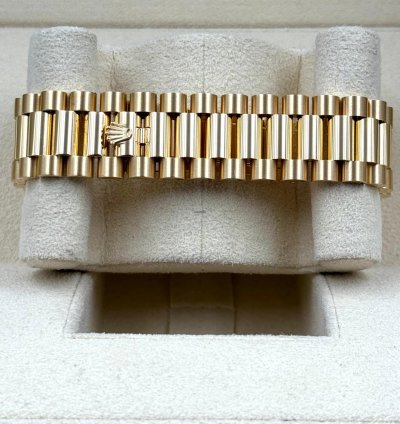 Rolex Day-date 40 40mm Pave Dial Yellow Gold Bracelet 228238 Unworn 2023
