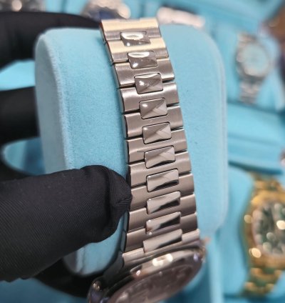 Patek Philippe Nautilus 5712 1a-001