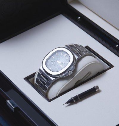 Patek Philippe Nautilus 5712 1a-001 - Box Papers - 24-month Warranty - 2016