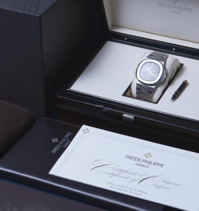 Patek Philippe Nautilus 5712 1a-001 - Box Papers - 24-month Warranty - 2016