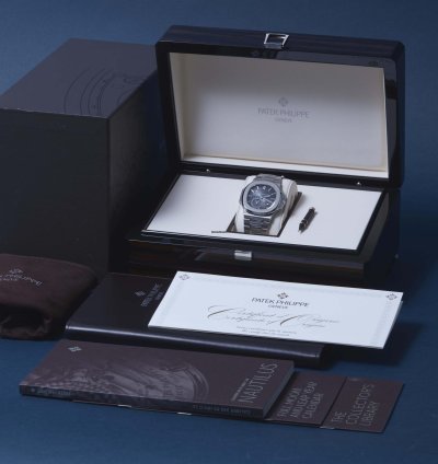 Patek Philippe Nautilus 5712 1a-001 - Box Papers - 24-month Warranty - 2016