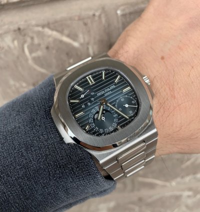 Patek Philippe Nautilus 5712 1a-001 Blue Dial Nautilus