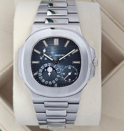 Patek Philippe Nautilus 5712 1a-001 Box And Papers