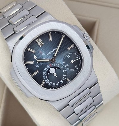 Patek Philippe Nautilus 5712 1a-001 Box And Papers