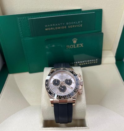Rolex Daytona Cosmograph Daytona Black Bezel - Sundust And Black Index Dial - Oysterflex Strap 126515