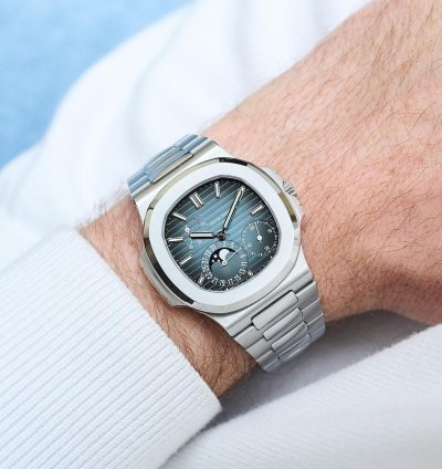 Patek Philippe Nautilus 5712 1a-001 Discontinued