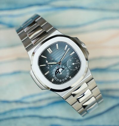 Patek Philippe Nautilus 5712 1a-001 Discontinued