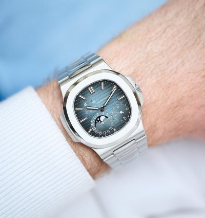Patek Philippe Nautilus 5712 1a-001 Discontinued