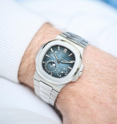 Patek Philippe Nautilus 5712 1a-001 Discontinued