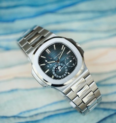 Patek Philippe Nautilus 5712 1a-001 Discontinued
