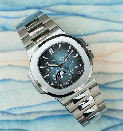 Patek Philippe Nautilus 5712 1a-001 Discontinued