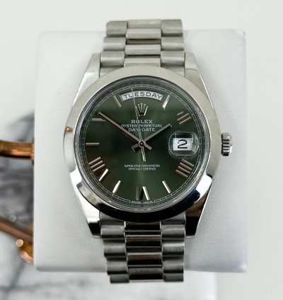 Rolex Day-date 40 40mm Platinum Smooth Bezel Olive Green Roman Dial Presidential Bracelet 228206