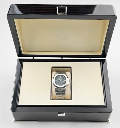 Patek Philippe Nautilus 5712 1a-001 Moon Phases Stainless Steel Blue Dial 2020