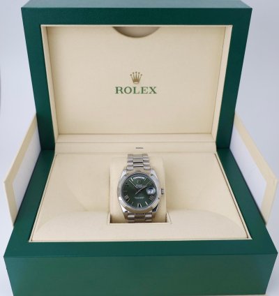 Rolex Day-date 40 40mm Platinum Smooth Bezel Olive Green Roman Dial Presidential Bracelet 228206