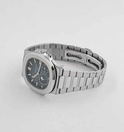 Patek Philippe Nautilus 5712 1a-001 Moon Phases Stainless Steel Blue Dial 2020