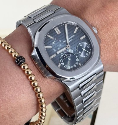 Patek Philippe Nautilus 5712 Steel Like New Full Set 2009