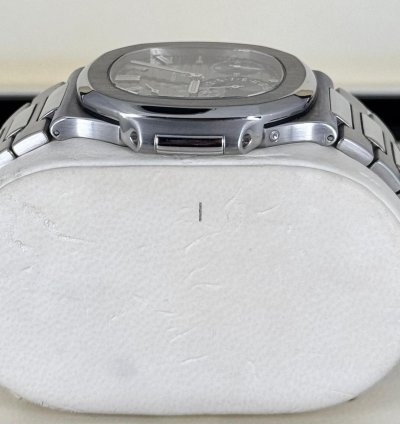 Patek Philippe Nautilus 5712 Steel Like New Full Set 2009
