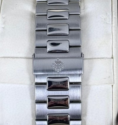 Patek Philippe Nautilus 5712 Steel Like New Full Set 2009