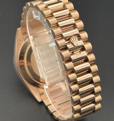 Rolex Day-date 40 40mm Rose Gold Silver Roman Dial
