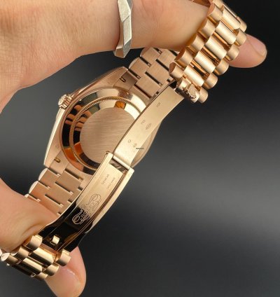 Rolex Day-date 40 40mm Rose Gold Silver Roman Dial