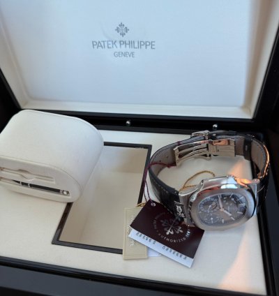 Patek Philippe Nautilus 5712g 001 Full Set Freshly Serviced By Patek