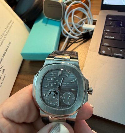 Patek Philippe Nautilus 5712g 001 Full Set Freshly Serviced By Patek