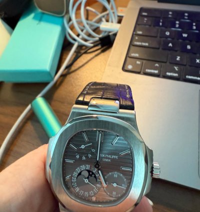 Patek Philippe Nautilus 5712g 001 Full Set Freshly Serviced By Patek