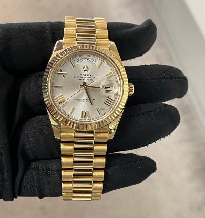 Rolex Day-date 40 40mm Silver Roman Dial Yellow Gold Presidential Ref 228238